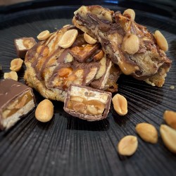 Cookie Cœur Snickers & Éclats de Cacahuètes - Fait Maison | Blondiy's Cook